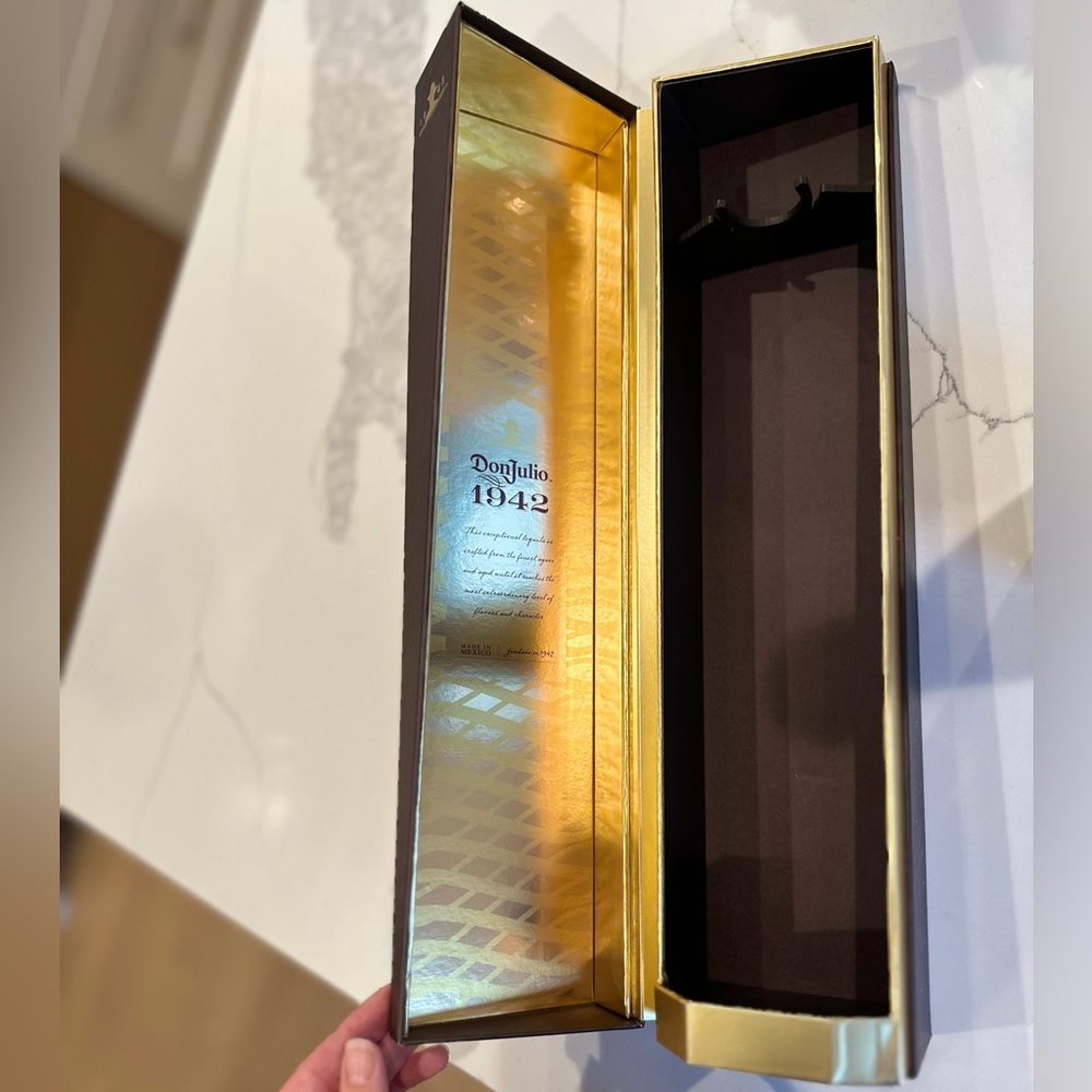 1942 Don Julio Tequila Añejo — Collector Bottle and Box. (Tequila not included) - Picture 7 of 7
